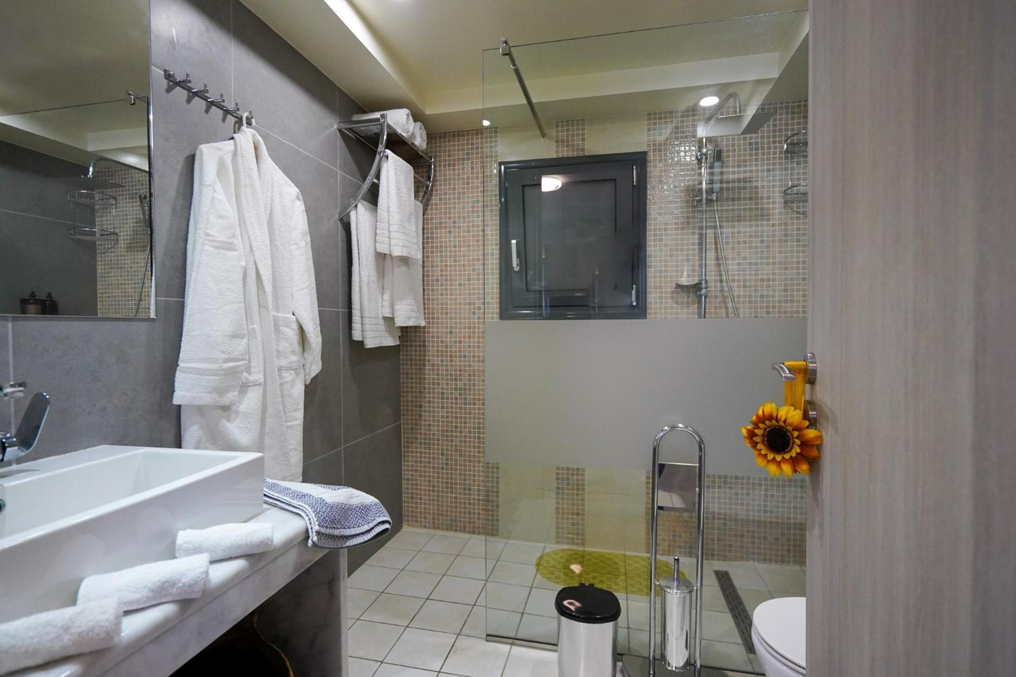Theo And Ms Luxurious Apartments Kosz Kültér fotó