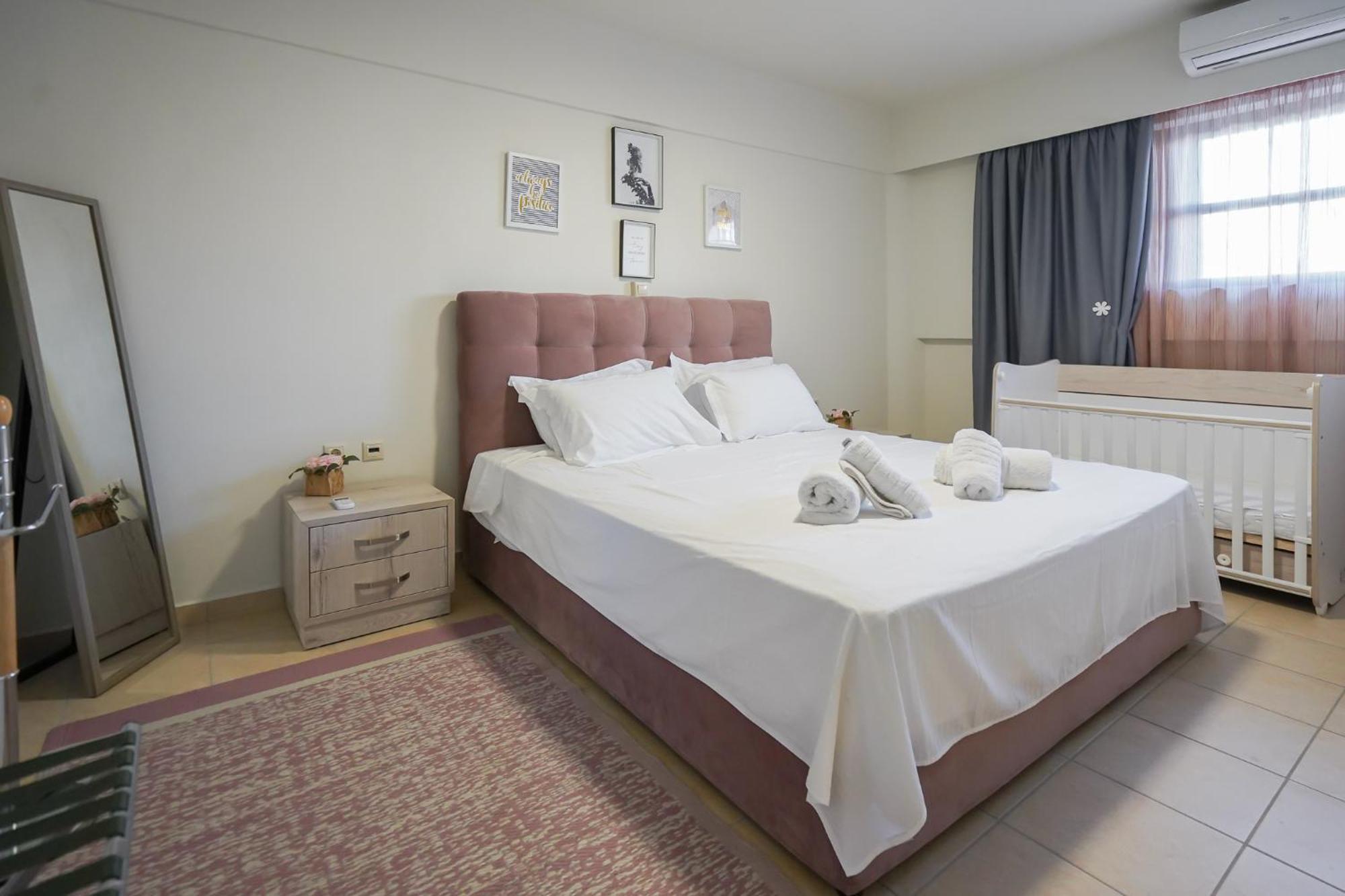 Theo And Ms Luxurious Apartments Kosz Kültér fotó