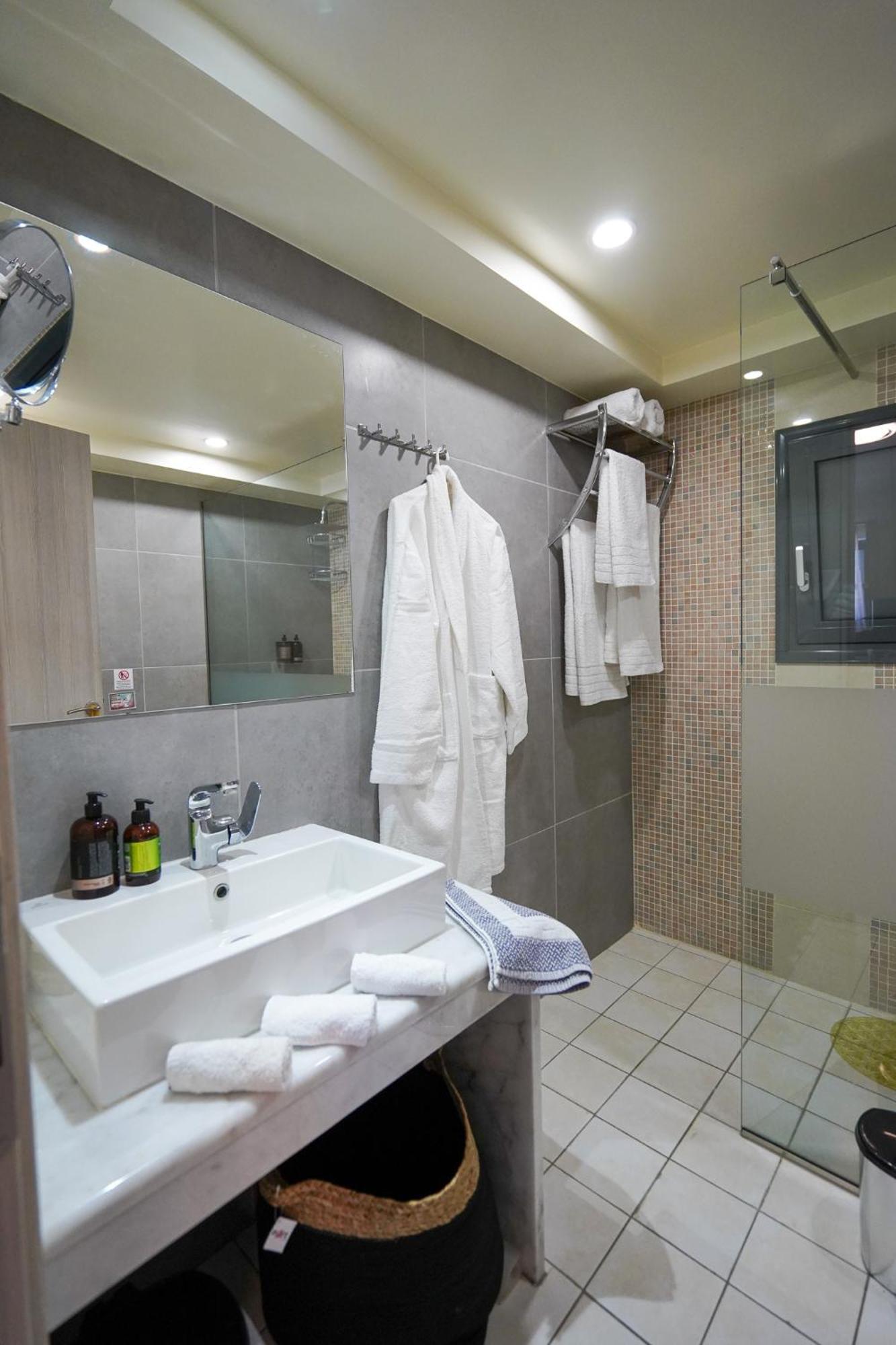 Theo And Ms Luxurious Apartments Kosz Kültér fotó