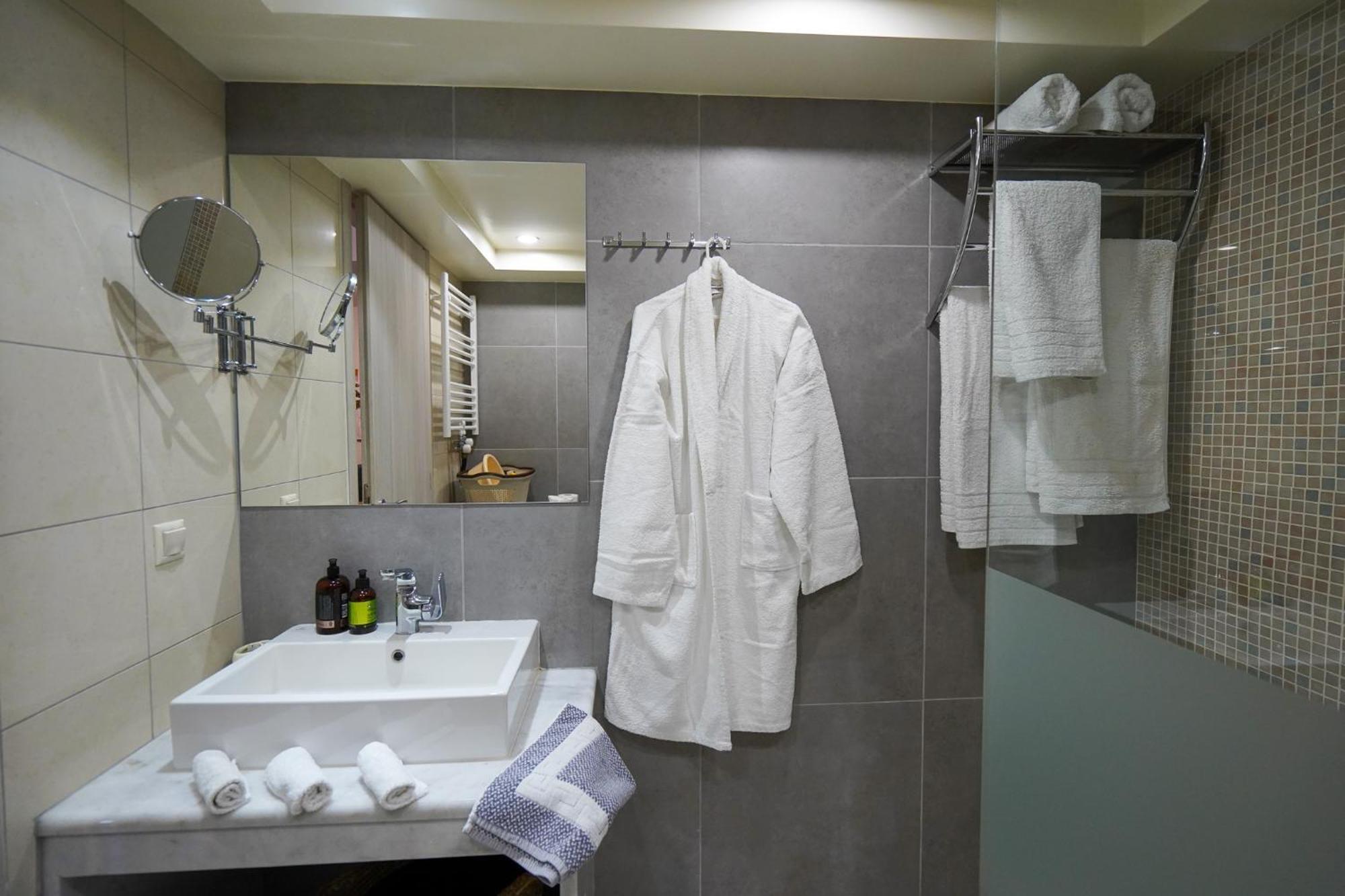 Theo And Ms Luxurious Apartments Kosz Kültér fotó