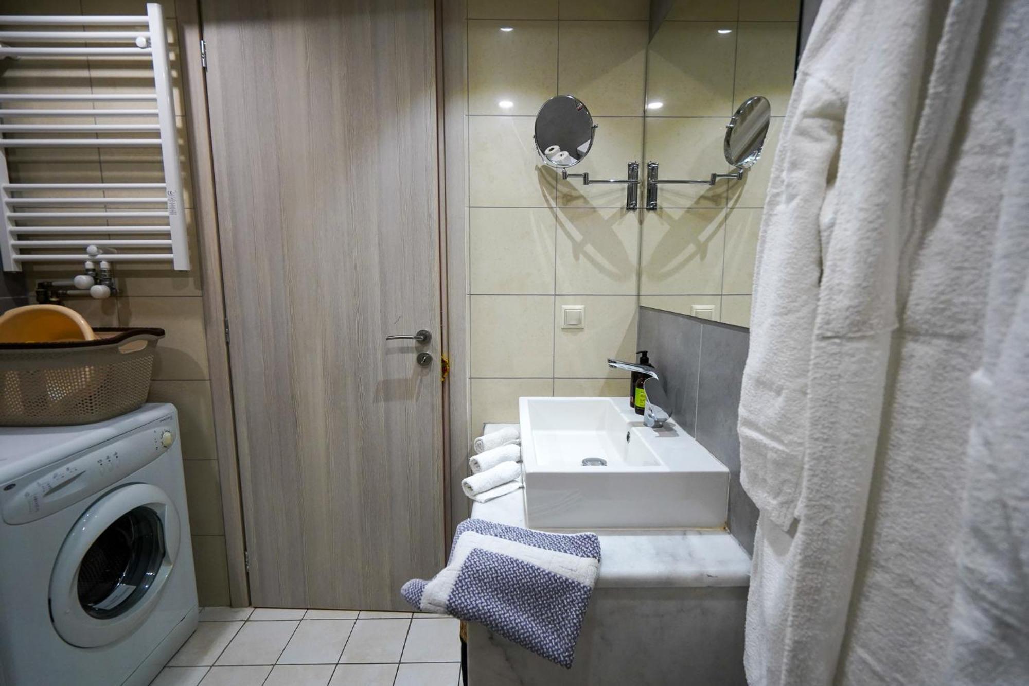 Theo And Ms Luxurious Apartments Kosz Kültér fotó